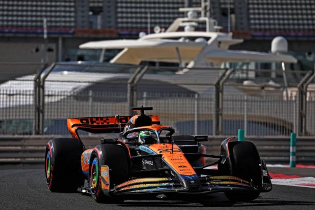 Пато О'Вард за рулём McLaren MCL60 на тестах в Абу-Даби, фото XPB