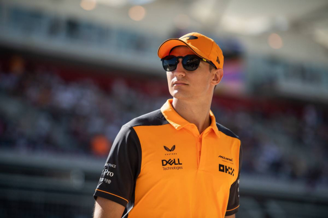 Алекс Палоу в униформе McLaren, 2022 год, фото XPB