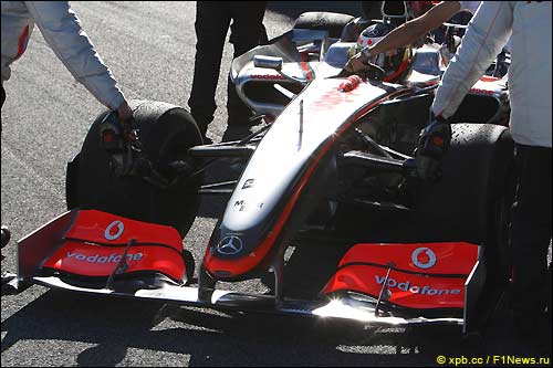 Новое переднее антикрыло McLaren