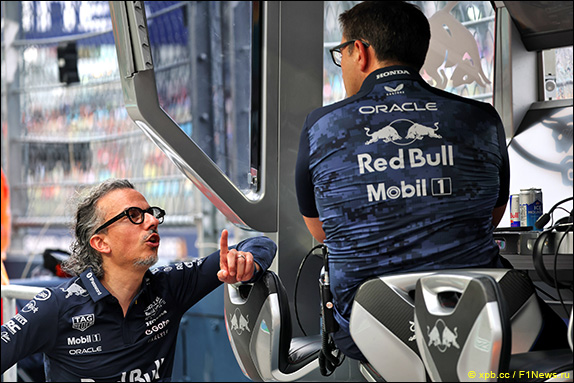 Руководитель команды Лоран Мекис и технический директор Пьер Ваше