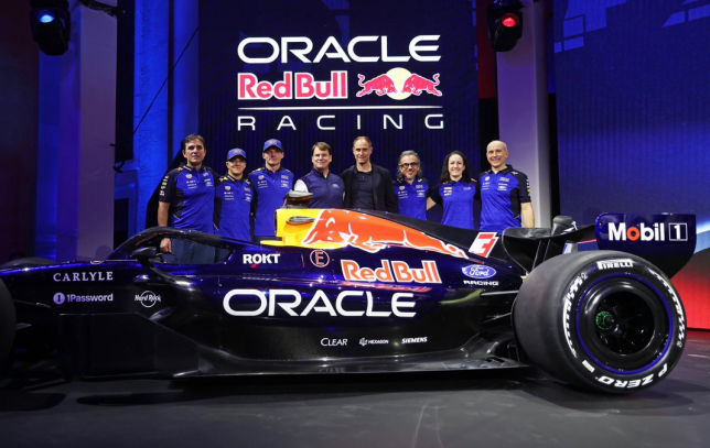 Команда Red Bull Racing на презентации в Детройте, фото Red Bull