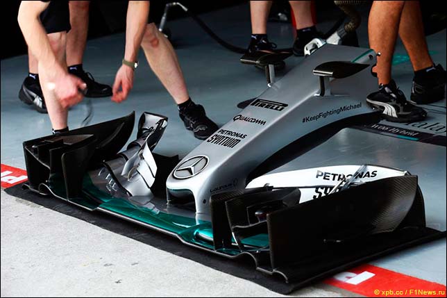 Переднее антикрыло Mercedes