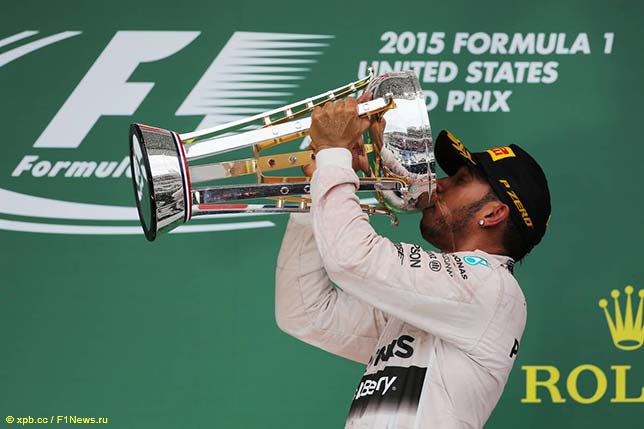 Выиграв Гран При США, Льюис Хэмилтон отпраздновал победу в чемпионате мира 2015 года