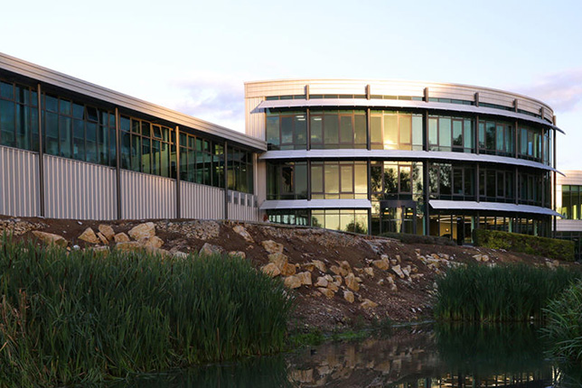 База команды Mercedes в Брэкли