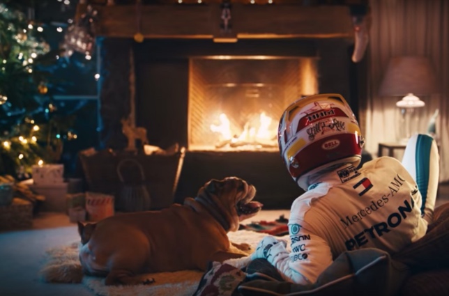 Кадр из нового видеоролика Mercedes