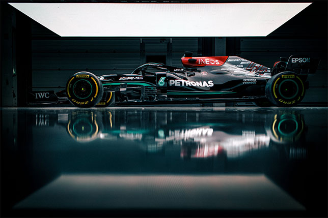 Машина Mercedes W12 с логотипами Petronas, фото пресс-службы команды