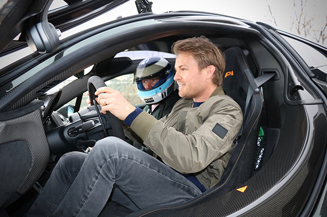 Нико Росберг за рулём McLaren P1 Мики Хаккинена, фото из Twitter Хаккинена