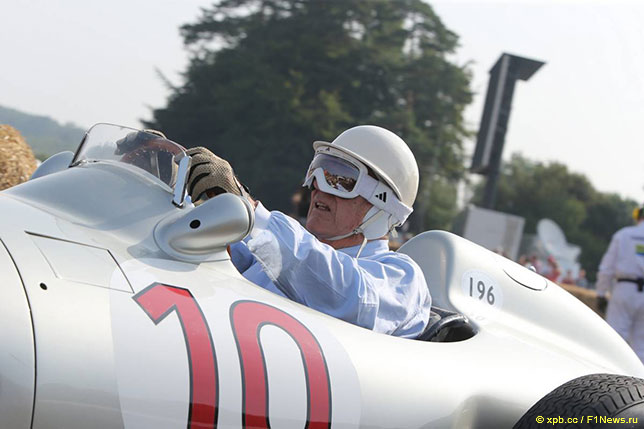 Стирлинг Мосс за рулём исторической Mercedes W196 на Фестивале скорости в Гудвуде, 2013 год