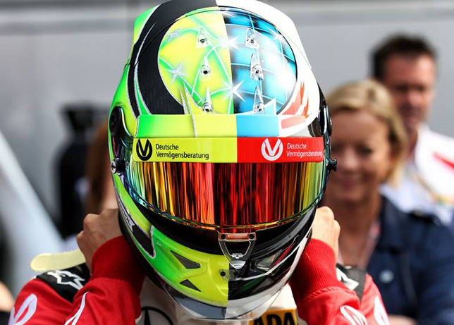 Шлем Мика Шумахера, посвящённый его отцу