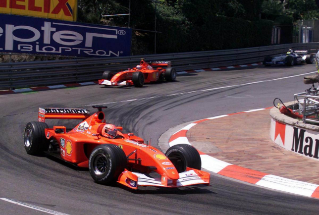 Михаэль Шумахер за рулём F2001 лидирует в Гран При Монако, 2001 год, фото XPB