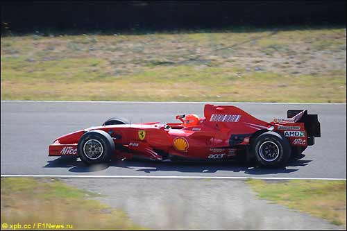 Михаэль Шумахер на тестах в Муджелло за рулем Ferrari F2007