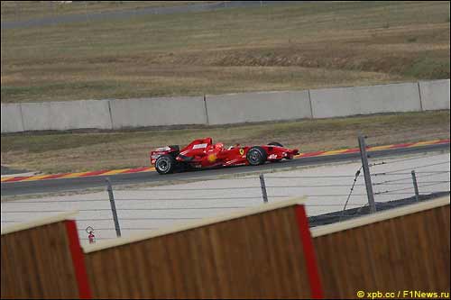 Михаэль Шумахер на тестах в Муджелло за рулем Ferrari F2007 (июль 2009)