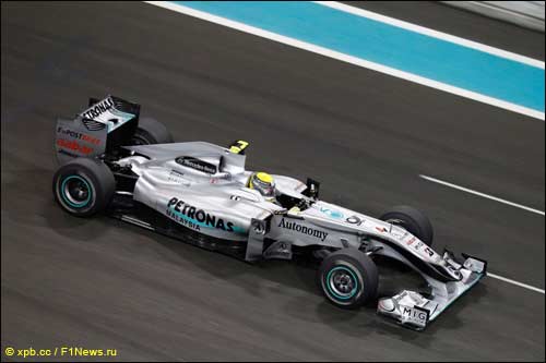 Нико Росберг финишировал в Абу-Даби 4-м
