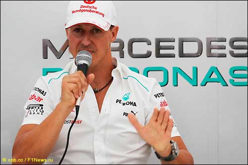 Михаэль Шумахер на пресс-конференции
