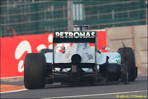 Прокол на машине Михаэля Шумахер