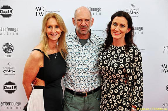 Гости показа: Соня Ирвайн и Эдриан Ньюи с супругой Амандой