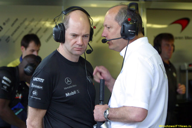 Эдриан Ньюи и Рон Деннис (2003 год)