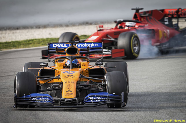 Себастьяне Феттель несколько кругов ехал позади McLaren Карлоса Сайнса, но так и не смог обогнать