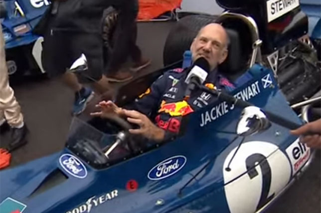 Эдриан Ньюи в кокпите Tyrrell 003 Джеки Стюарта