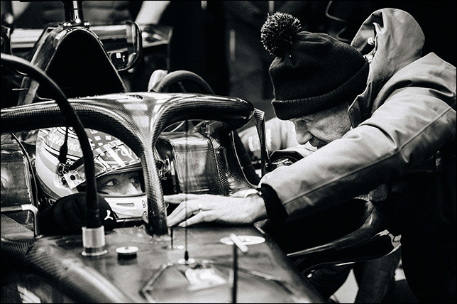 Фернандо Алонсо и Эдриан Ньюи на тестах в Барселоне