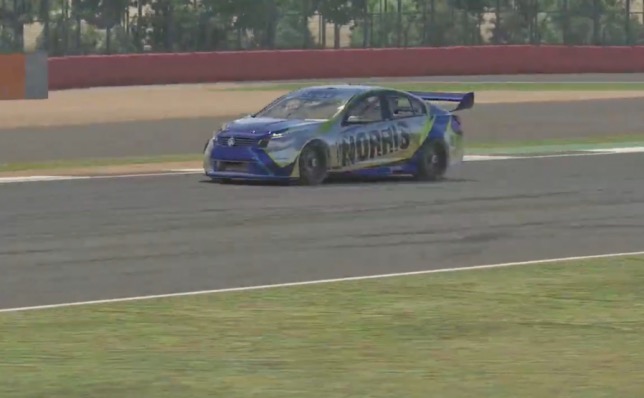 Машина Ландо Норриса на виртуальной трассе в Сильверстоуне