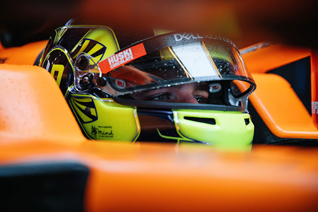 Ландо Норрис в кокпите McLaren MCL35M