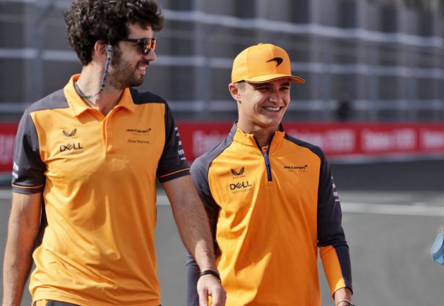 Хосе-Мануэль Лопес и Ландо Норрис во время прогулки по трассе, фото XPB