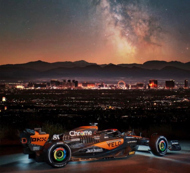 Команда McLaren прибыла в Лас-Вегас, постер пресс-службы McLaren