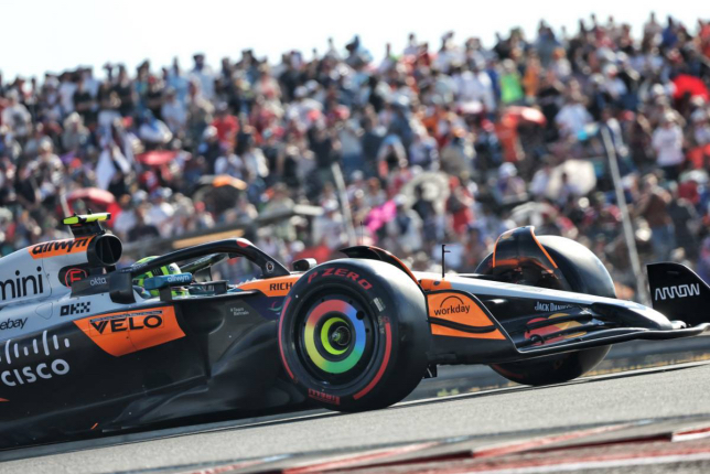Ландо Норрис за рулём MCL39 на трассе в Остине, фото XPB