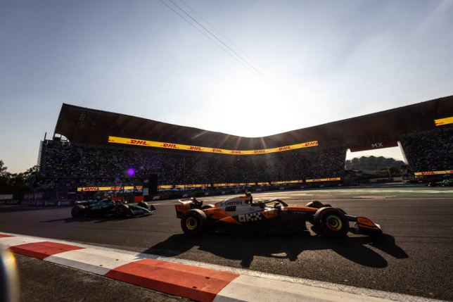 Ландо Норрис за рулём MCL39 на тренировке в Мехико, фото XPB