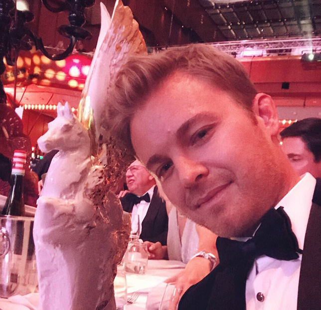 Нико Росберг, лауреат Pegasos-Preis, на балу спортивной прессы во Франкфурте