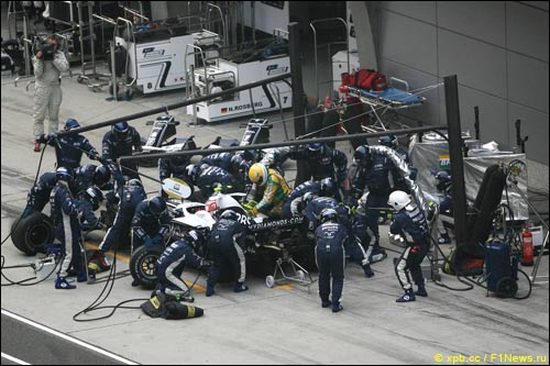 Шанхай. Williams. Пит-стоп Казуки Накаджимы