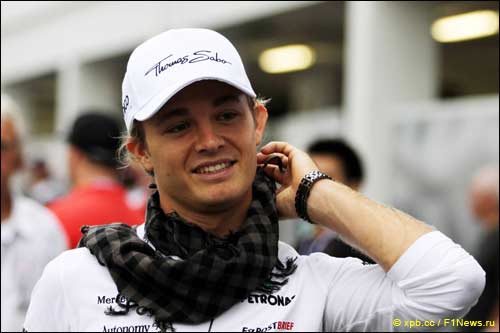 Нико Росберг в шарфе