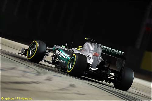 Нико Росберг на трассе в Сингапуре