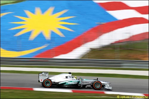 Нико Росберг на свободных заездах Гран При Малайзии
