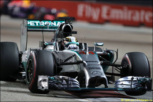 Льюис Хэмилтон