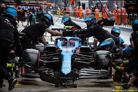 Пит-стоп Эстебана Окона