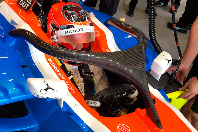 Эстебан Окон в машине Manor с системой Halo