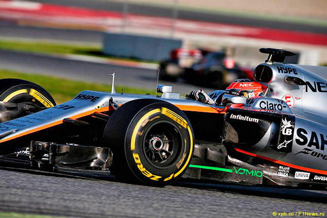 Эстебан Окон на трассе в Барселоне