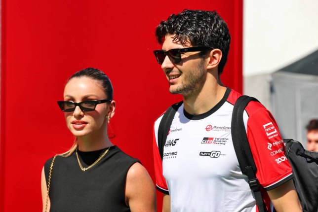 Эстебан Окон и его подруга Флави Барла, фото XPB