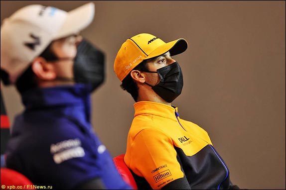 Николас Латифи (Williams) и Даниэль Риккардо (McLaren)