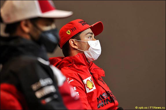 Антонио Джовинацци (Alfa Romeo) и Шарль Леклер (Ferrari)