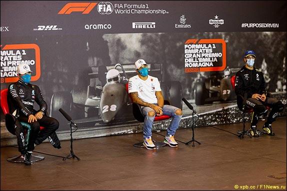 Пресс-конференция после гонки