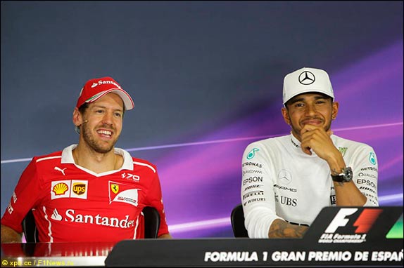 Себастьян Феттель и Льюис Хэмилтон на пресс-конференции после гонки