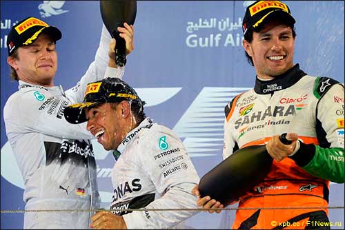 Серхио Перес на подиуме Гран При Бахрейна