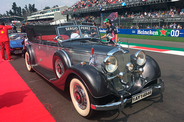 Серхио Перес на параде пилотов перед Гран При Мексики