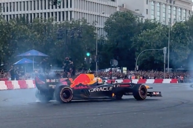 Серхио Перес крутит пончики на улицах Мадрида