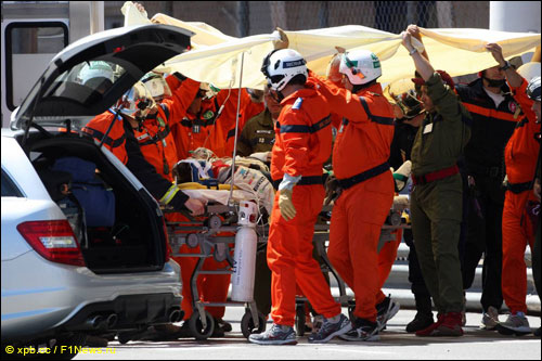 Спасательная операция после аварии Серхио Переса