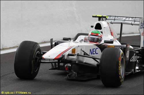 Повреждённая машина Серхио Переса