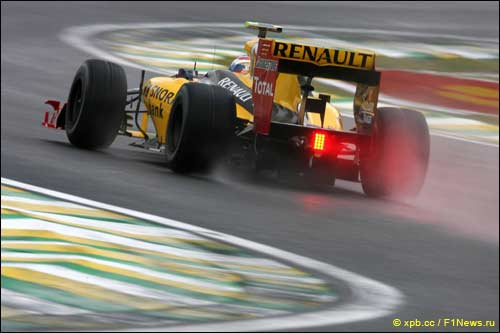 Виталий Петров на трассе Гран При Бразилии